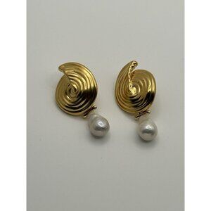 SPIRAL DETACHABLE Freash Water PEARL DROP EARRINGS  Missoma